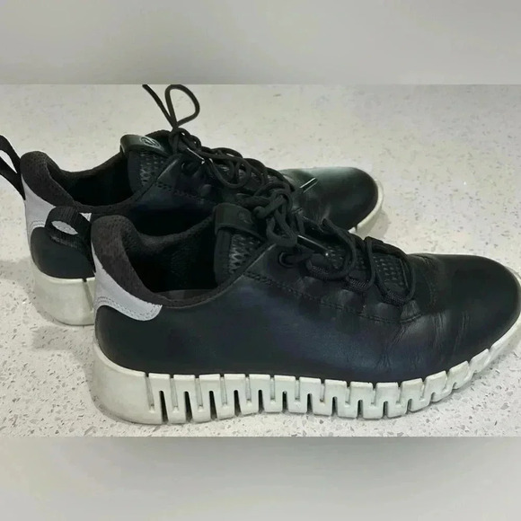 ECCO women’s Gruuv leather tennis shoes size 4-4.5 US / 35 EU black and white - Picture 1 of 9